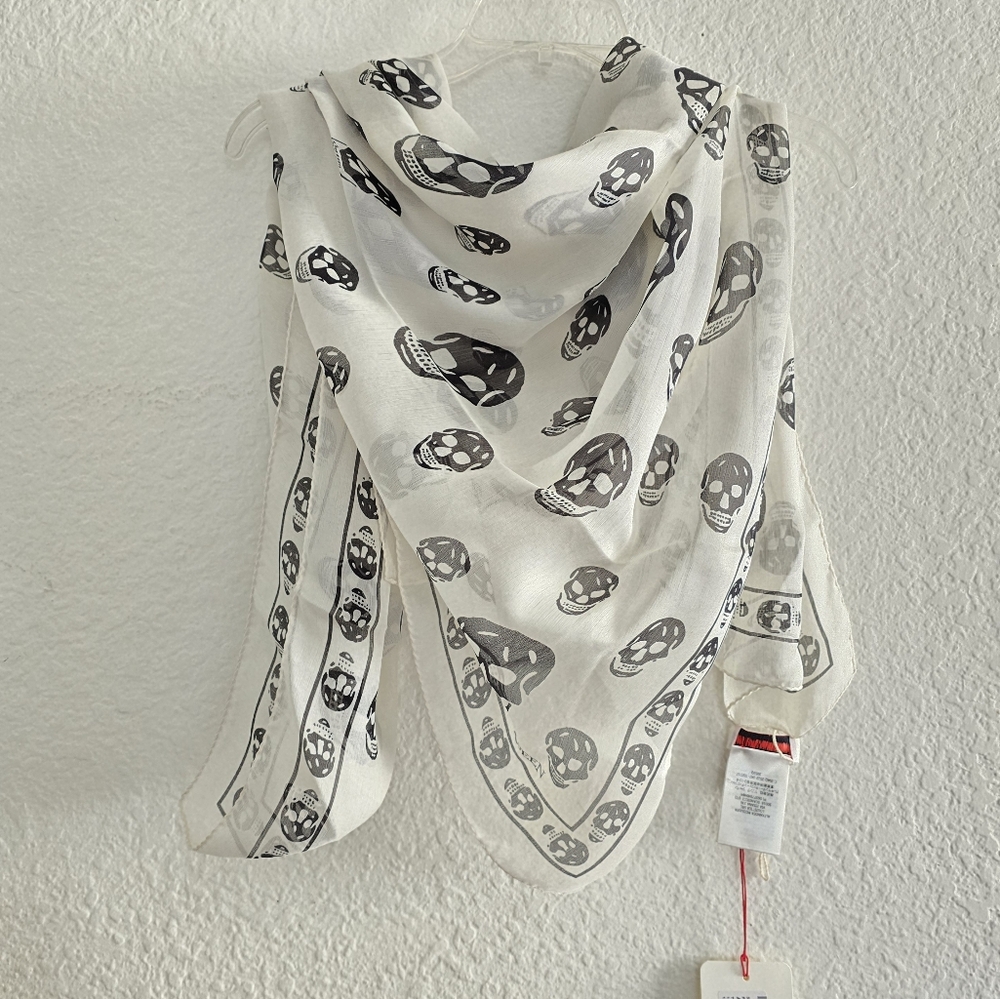 Alexander McQueen Skull Silk Scarf Ivory Black - Picture 5 of 6